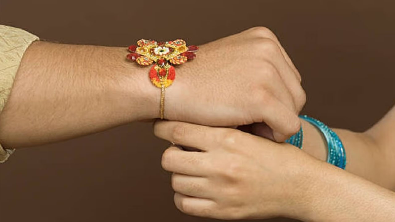 Raksha Bandhan: Reason For 3 Knots And When To Tie Rakhi