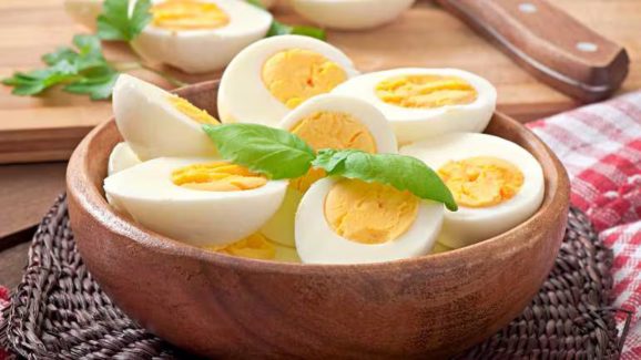 Boiled Eggs Vs Fried Eggs: Which is Better for Weight Loss?