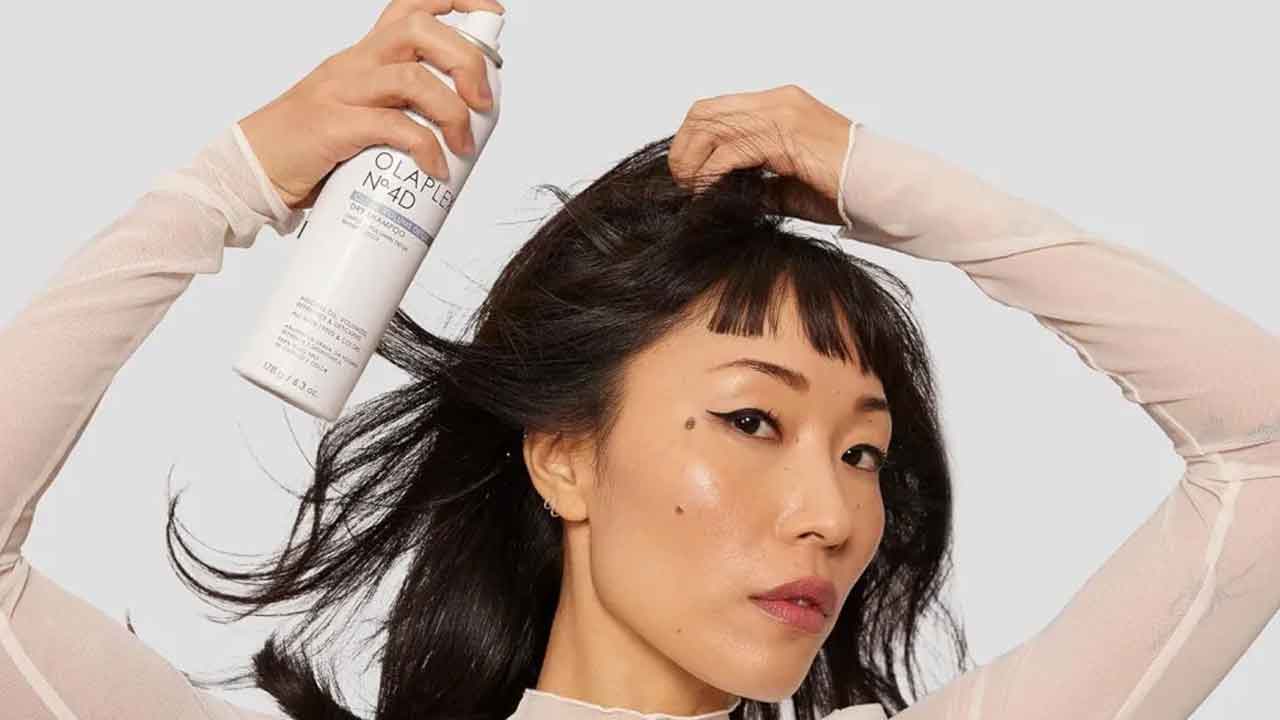 Is It Safe to Use Dry Shampoos on Your Hair? Experts Weigh In