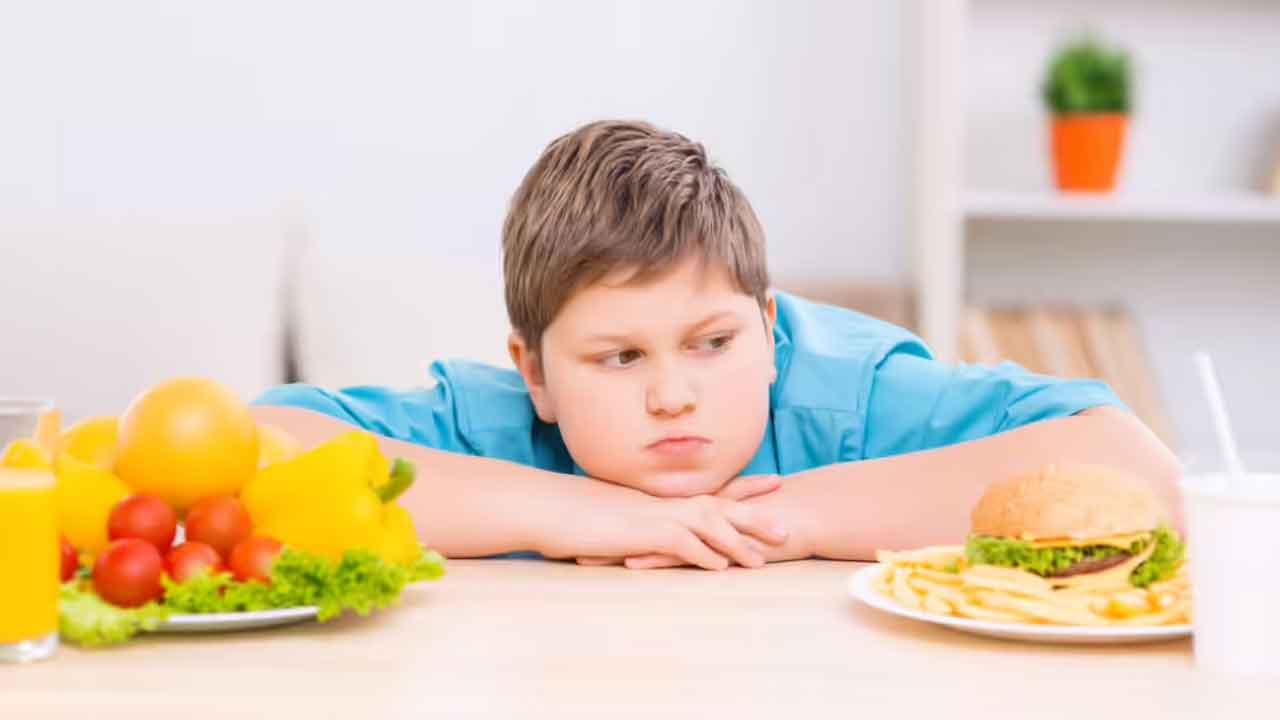 7 Foods Kids Should Avoid To Prevent Childhood Obesity