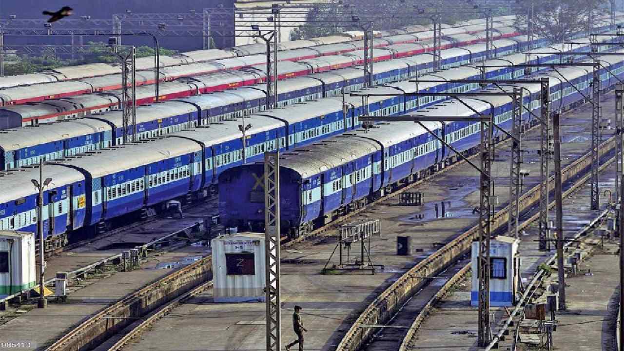 Top 5 Highest Earning Railway Stations in India
