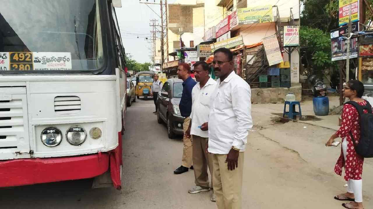 Bus Boarding Points Changed Due To Heavy Traffic in Hyderabad
