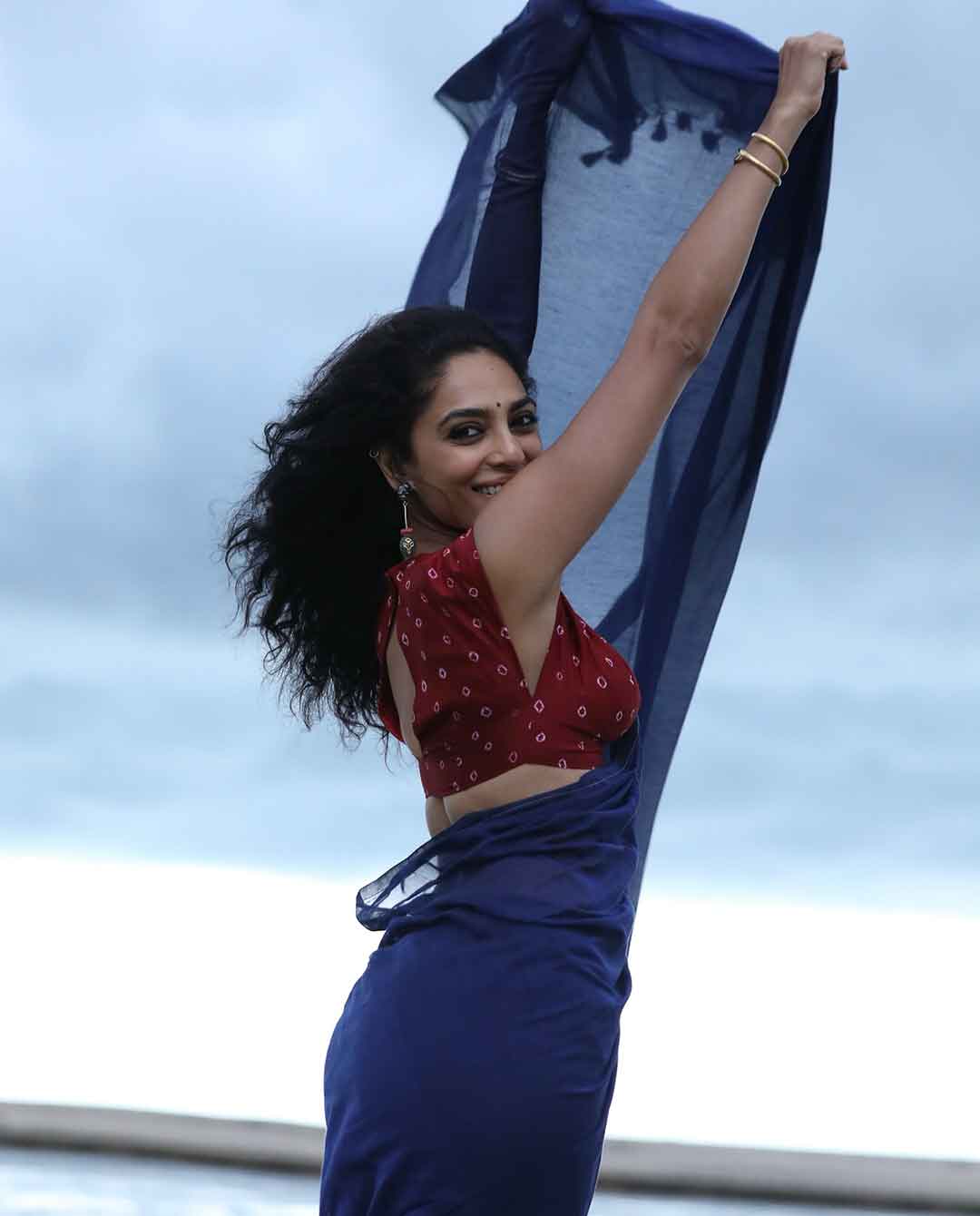 Sobhita Dhulipala Slays in Blue Saree by Beach: Viral Pics Inside