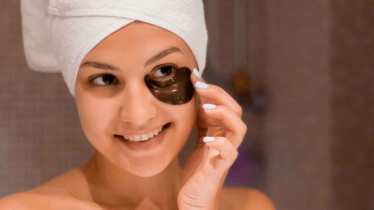 Top 7 Natural Remedies to Reduce Dark Circles at Home