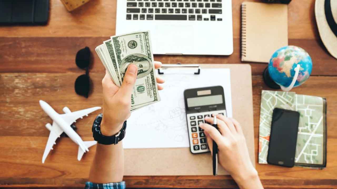 Top Tricks NRIs Use to Save Money on Flights and Hotels in 2025