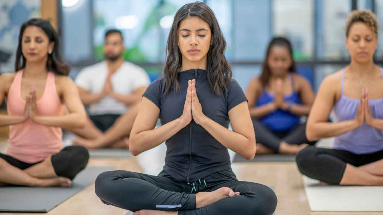 Yoga Vs Meditation: Which Calms the Mind More Effectively?