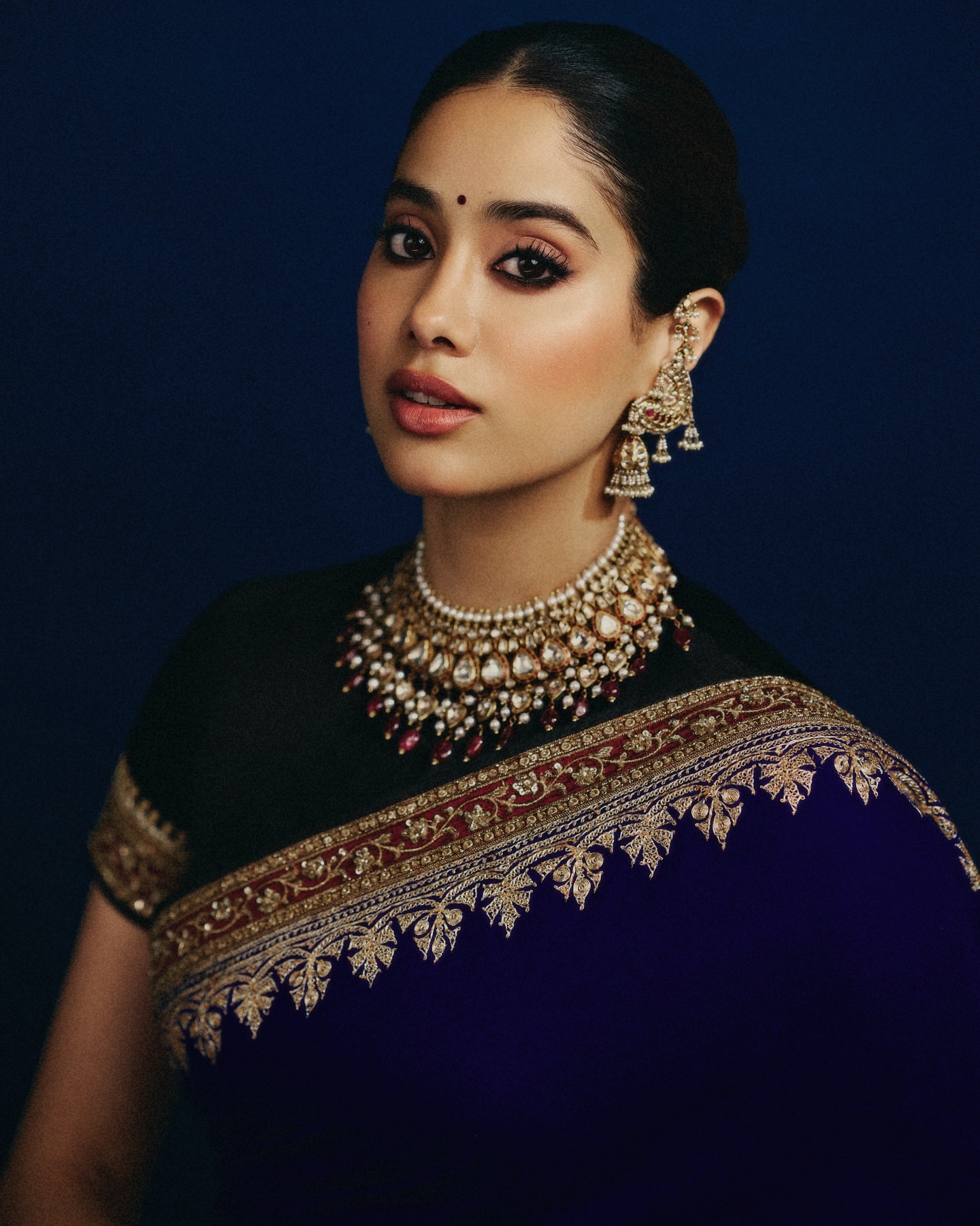 Janhvi Kapoor Stuns in Sridevi Classic Saree: Internet Calls It Nostalgic
