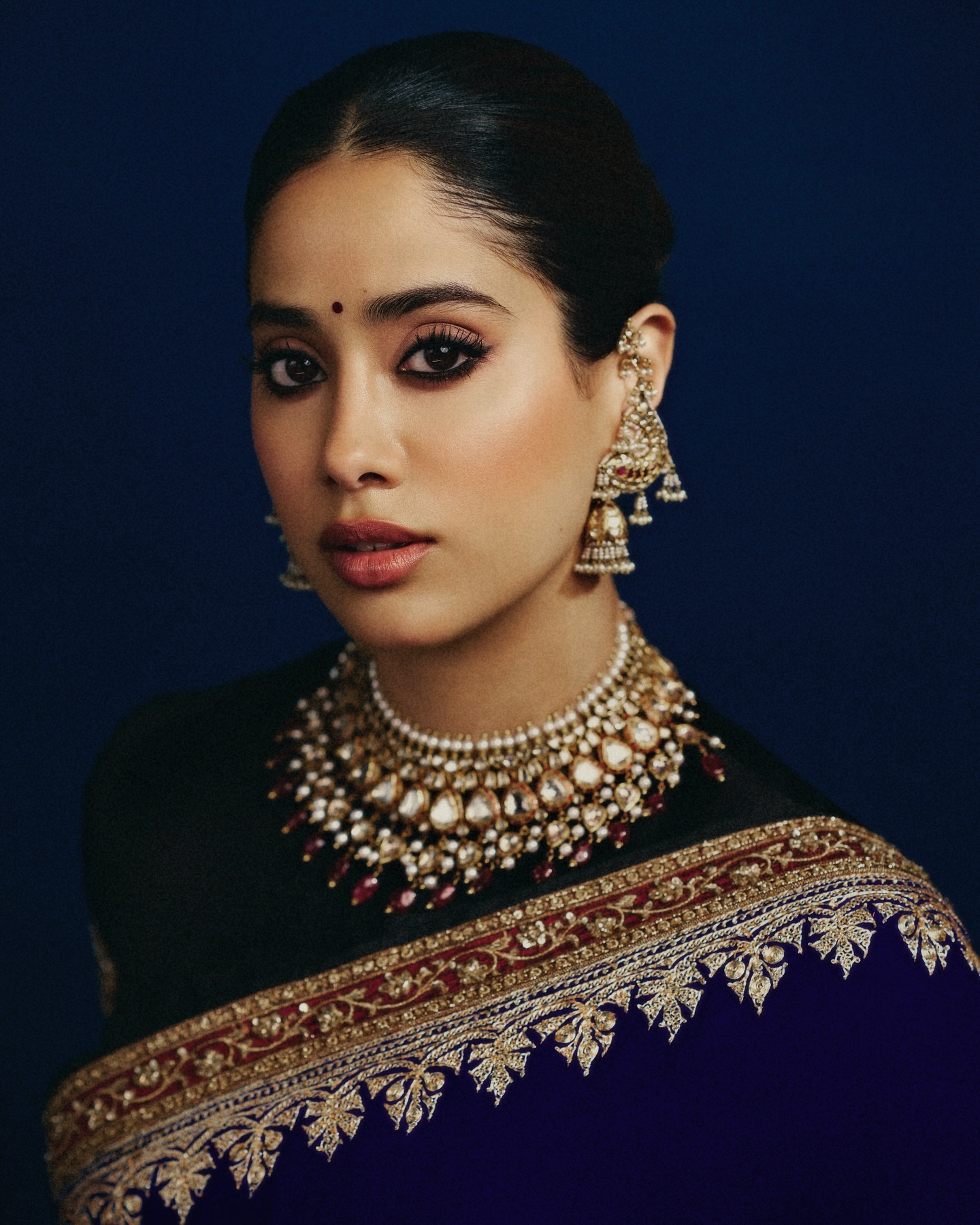 Janhvi Kapoor Stuns in Sridevi Classic Saree: Internet Calls It Nostalgic