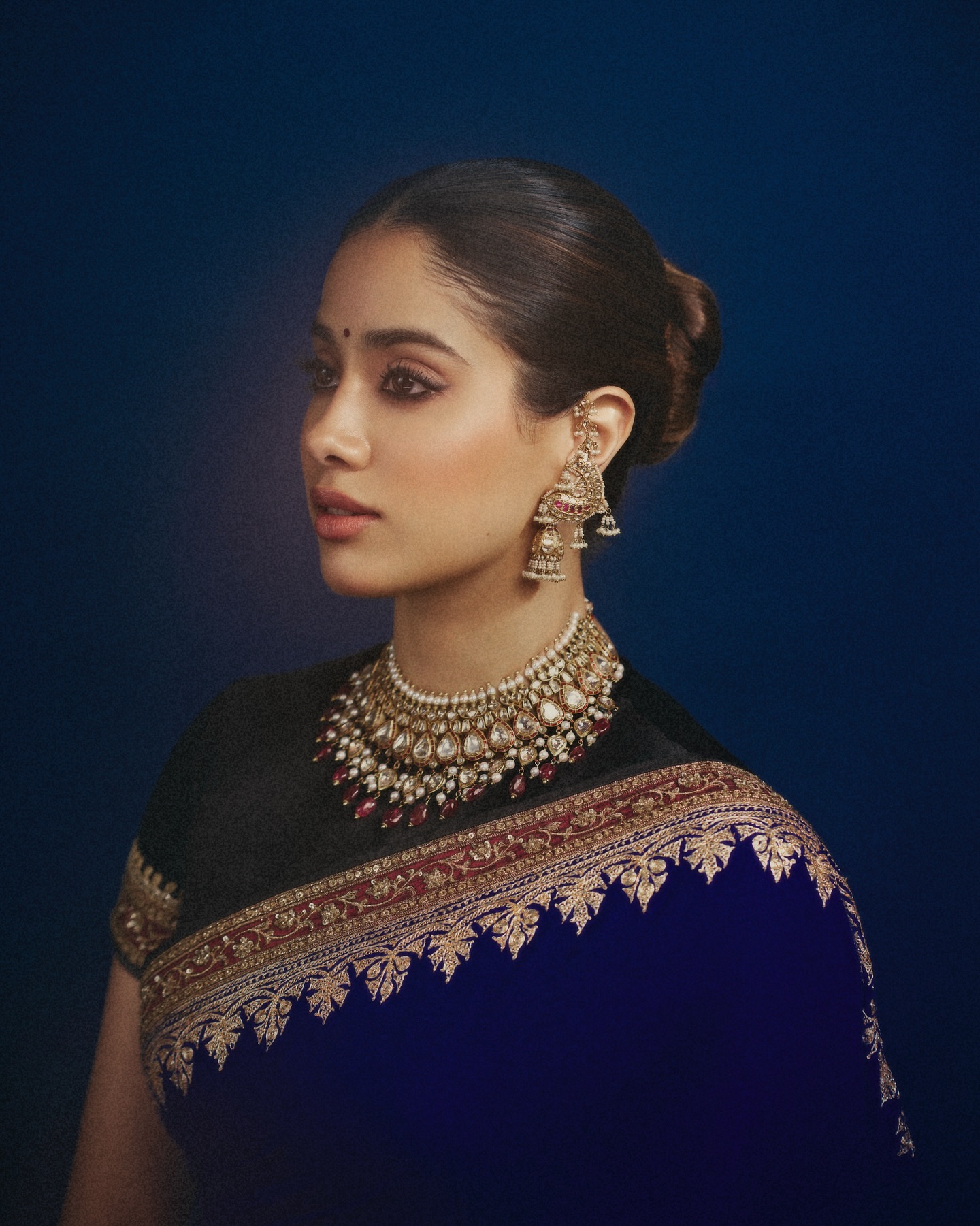 Janhvi Kapoor Stuns in Sridevi Classic Saree: Internet Calls It Nostalgic