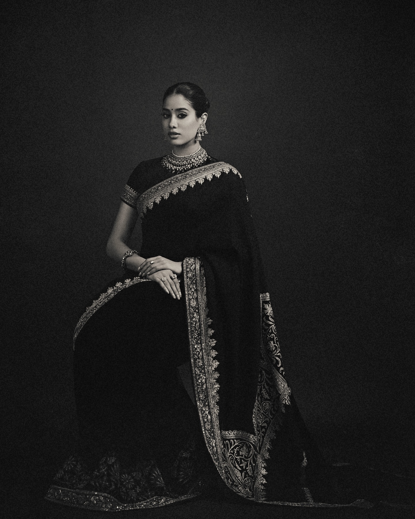 Janhvi Kapoor Stuns in Sridevi Classic Saree: Internet Calls It Nostalgic