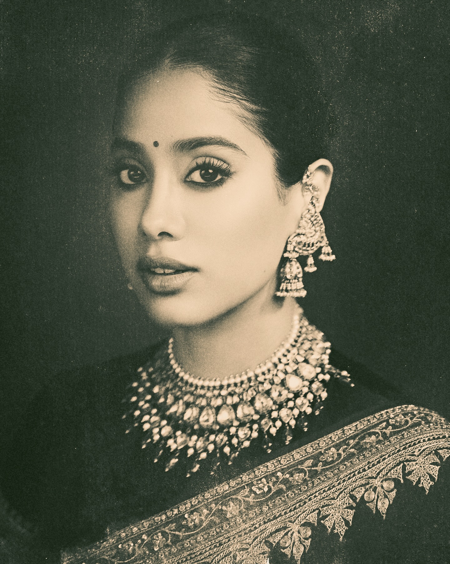 Janhvi Kapoor Stuns in Sridevi Classic Saree: Internet Calls It Nostalgic