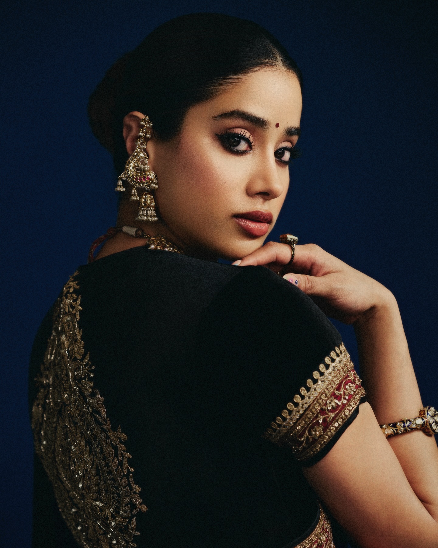 Janhvi Kapoor Stuns in Sridevi Classic Saree: Internet Calls It Nostalgic