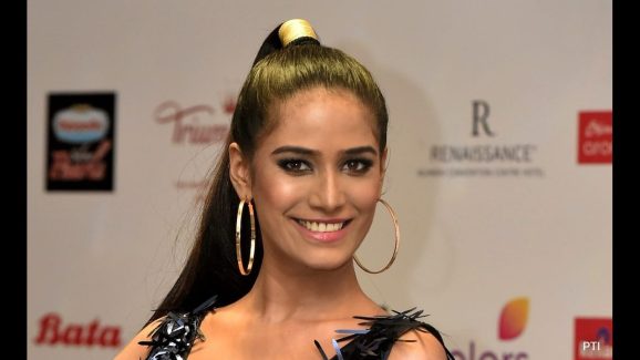 Poonam Pandey Removed from Red Fort “Ramleela” Role After Public Backlash