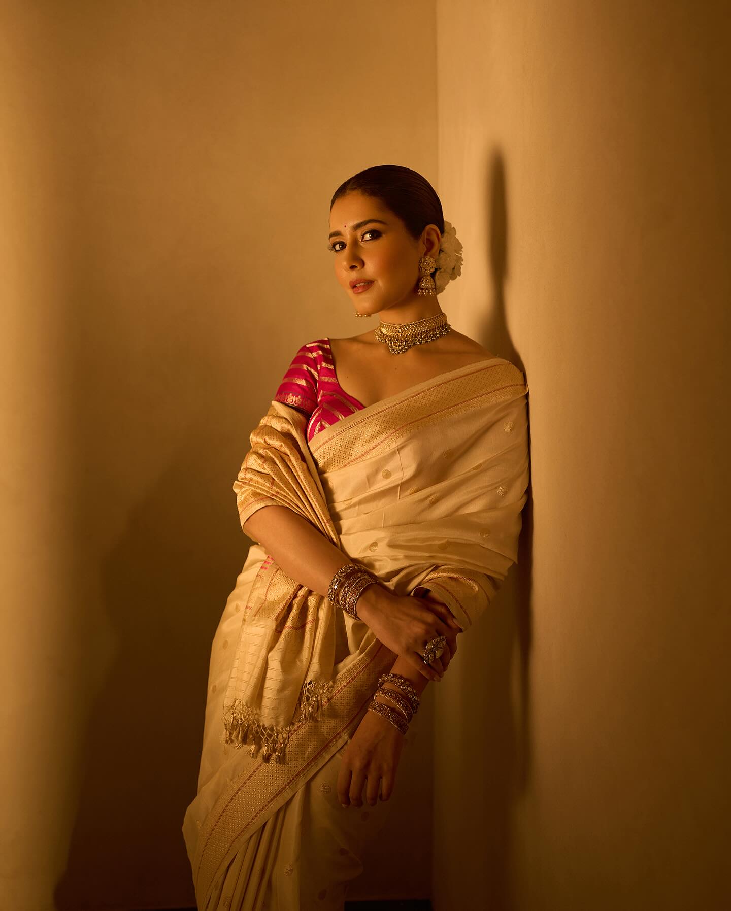 Raashi Khanna Saree Photos Trend: Fans Gush Over Her Grace