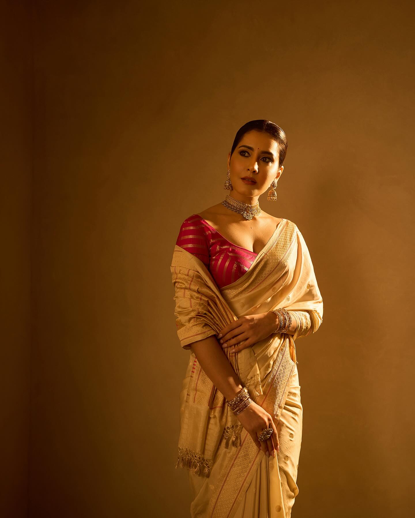 Raashi Khanna Saree Photos Trend: Fans Gush Over Her Grace