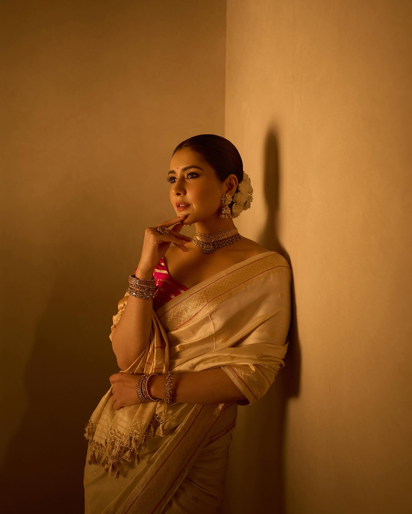 Raashi Khanna Saree Photos Trend: Fans Gush Over Her Grace