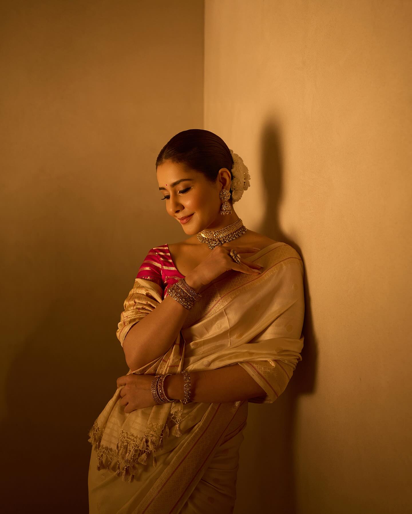 Raashi Khanna Saree Photos Trend: Fans Gush Over Her Grace