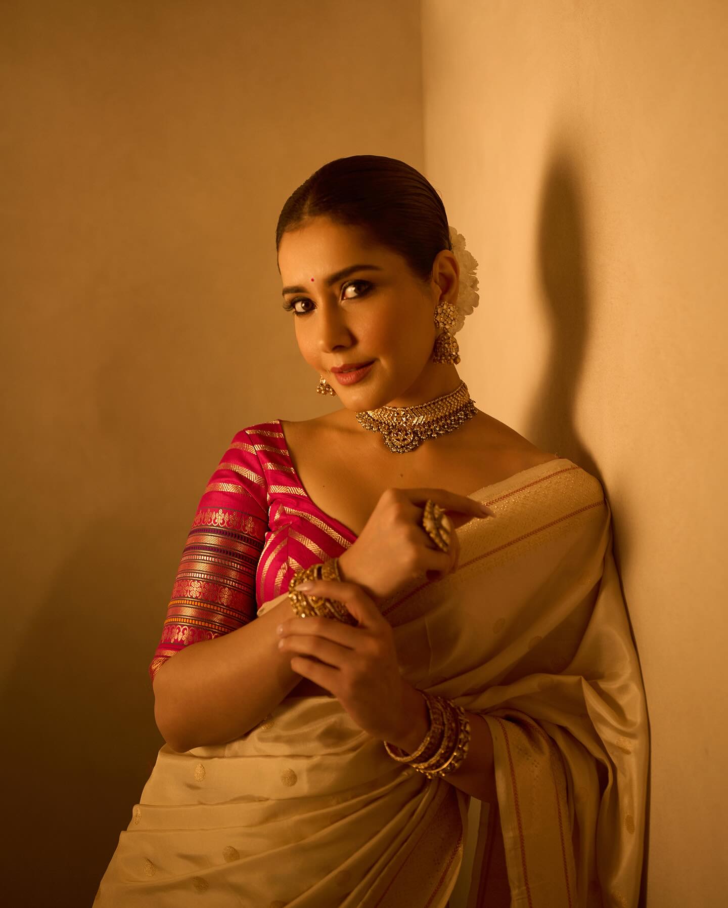 Raashi Khanna Saree Photos Trend: Fans Gush Over Her Grace