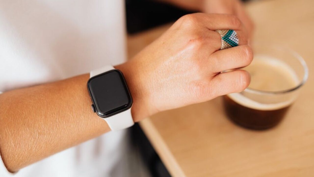 Top 5 Smartwatches Under ₹10,000 With 10-Day Battery Life