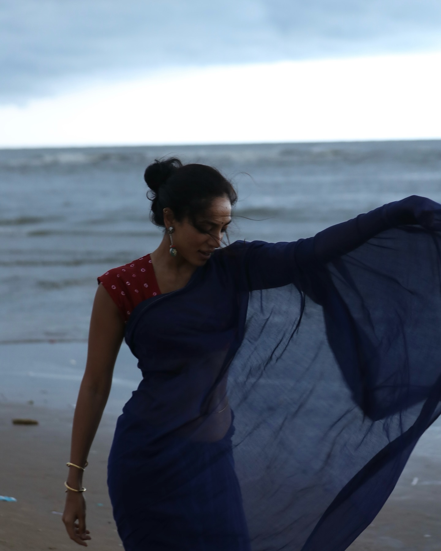 Sobhita Dhulipala Slays in Blue Saree by Beach: Viral Pics Inside