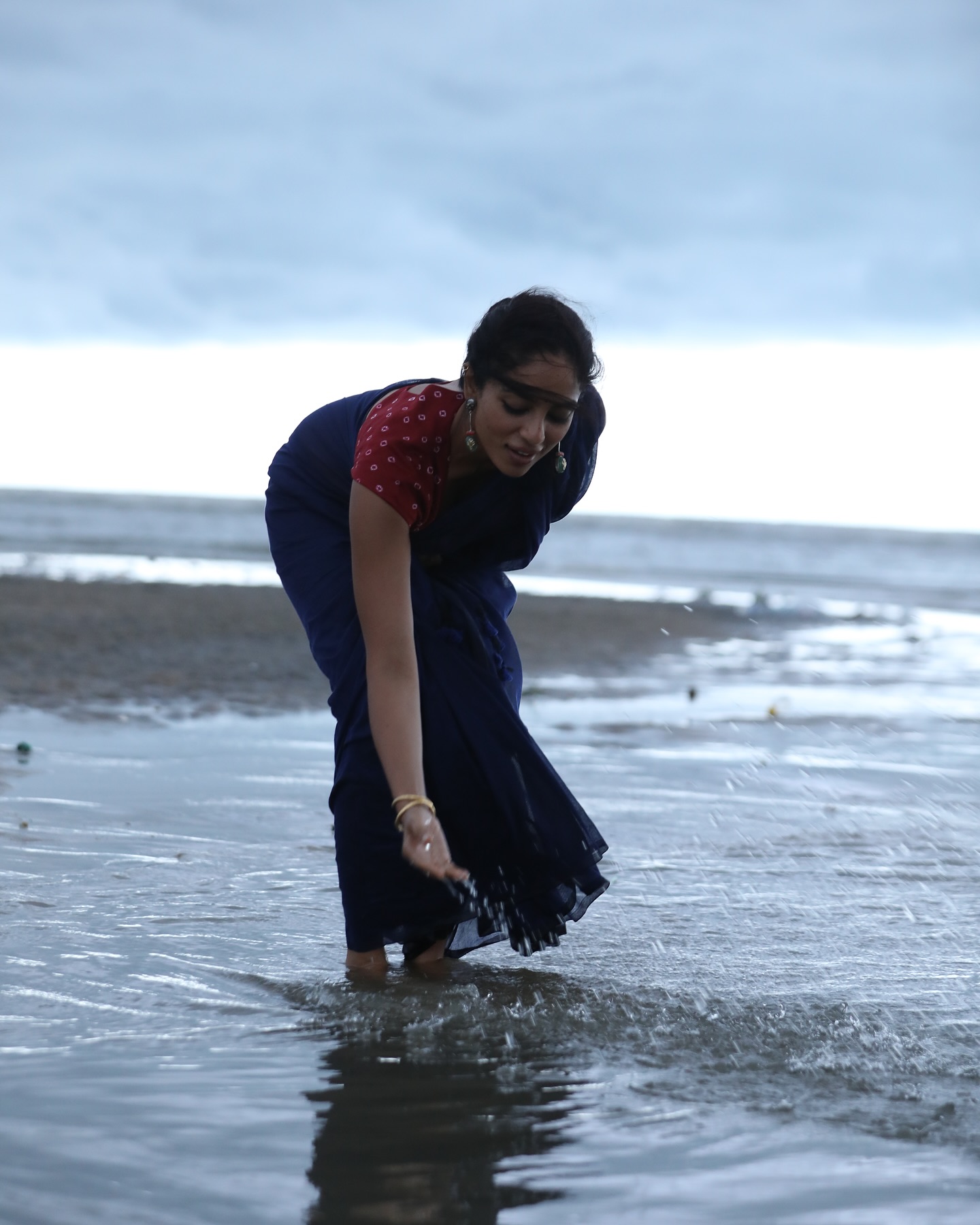 Sobhita Dhulipala Slays in Blue Saree by Beach: Viral Pics Inside