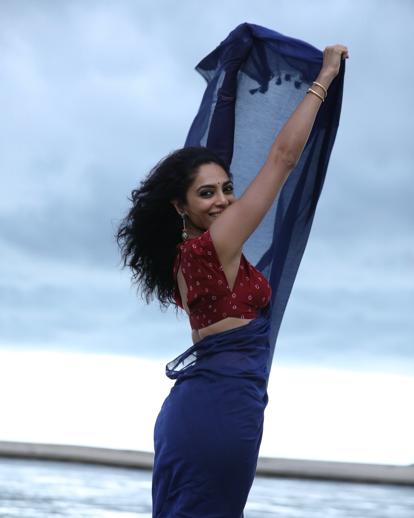 Sobhita Dhulipala Slays in Blue Saree by Beach: Viral Pics Inside