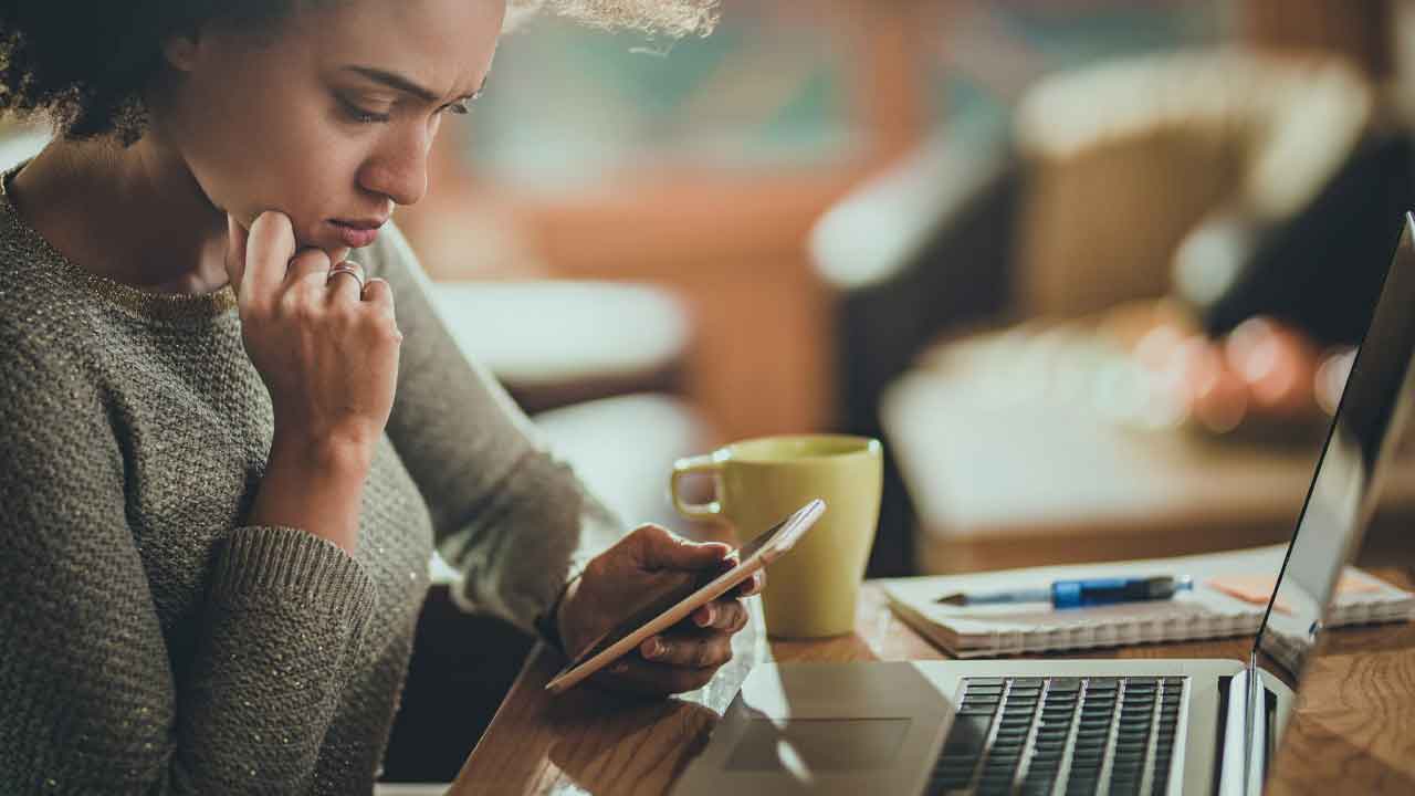 7 Texting Habits That Make Women Lose Interest Instantly