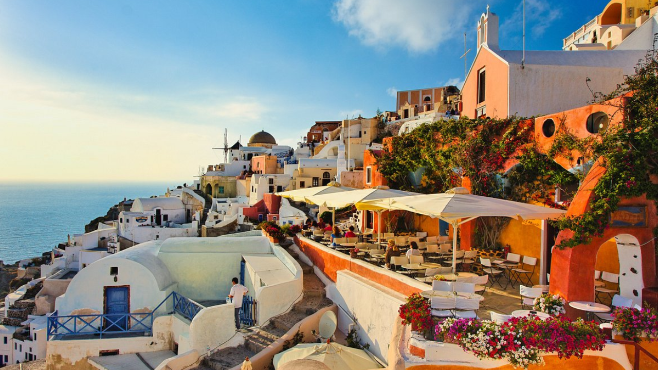 Bora Bora vs Santorini: Which Is Ultimate Honeymoon Splurge? Bora Bora vs Santorini: Which Is Ultimate Honeymoon Splurge?