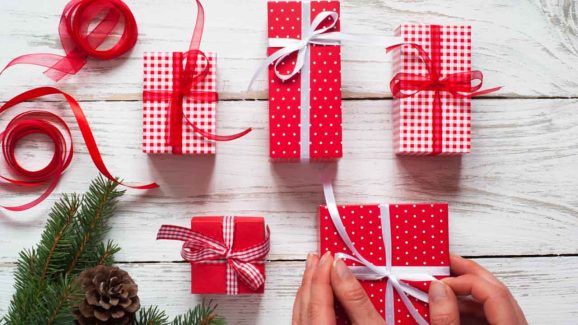 9 Smart Ways for Students to Earn Extra Income During the Festive Season