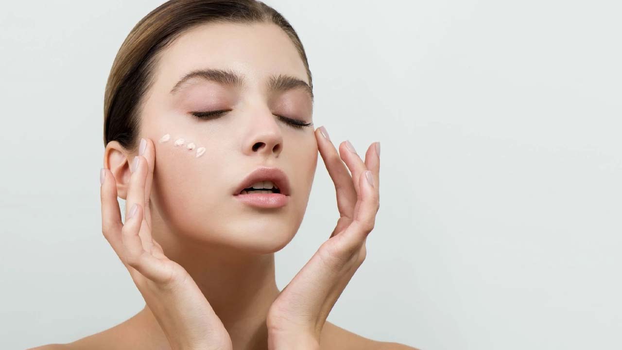 Under-Eye Cream vs Eye Serums: What Actually Works for Dark Circles?
