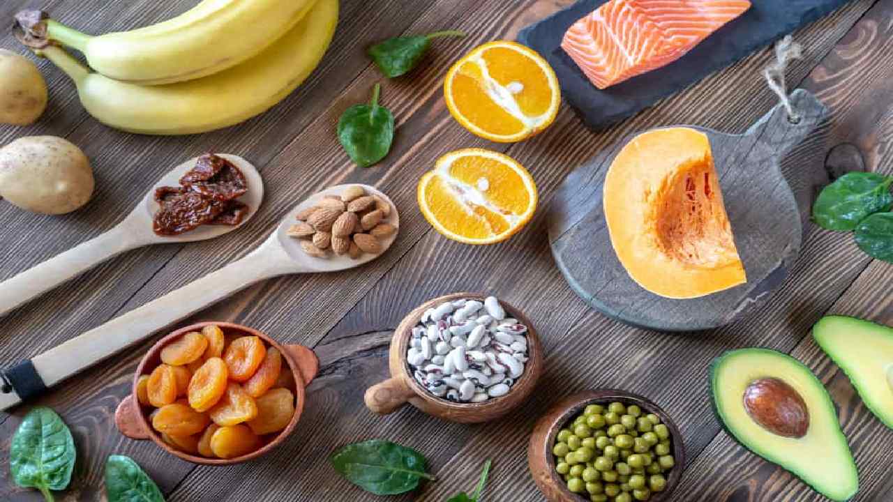 7 Superfoods That Naturally Lower Uric Acid Levels