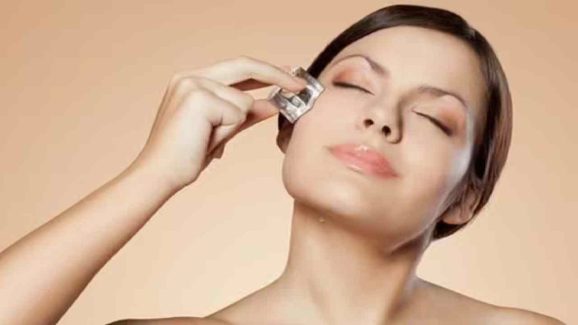 Top 5 Beauty Benefits of Applying Ice Cubes on Face Before Bedtime