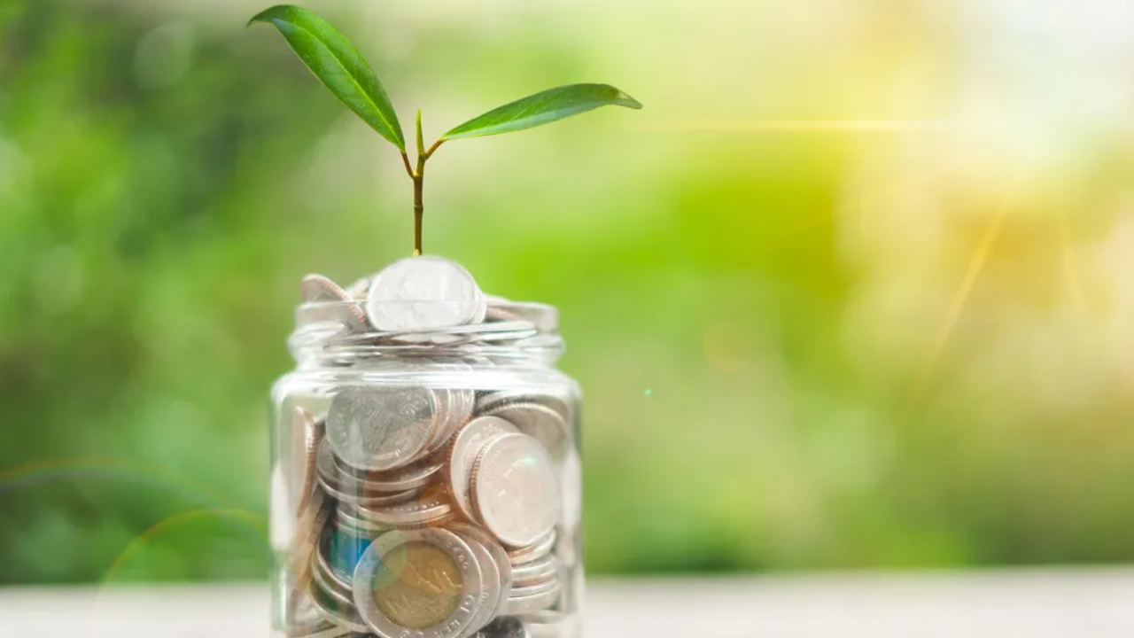 Top 7 Smart Money Moves to Kickstart New Year 2026 To Save More