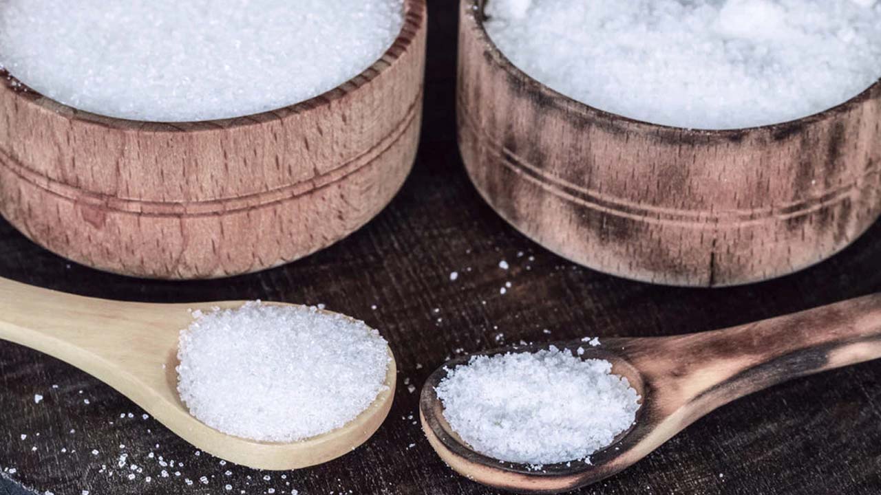 Sugar Scrub vs Salt Scrub for Lips: Which one is actually safe one for you?