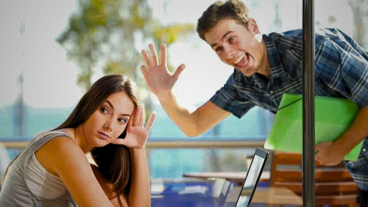 Top 10 Actions That Show She Doesn’t Want to Talk