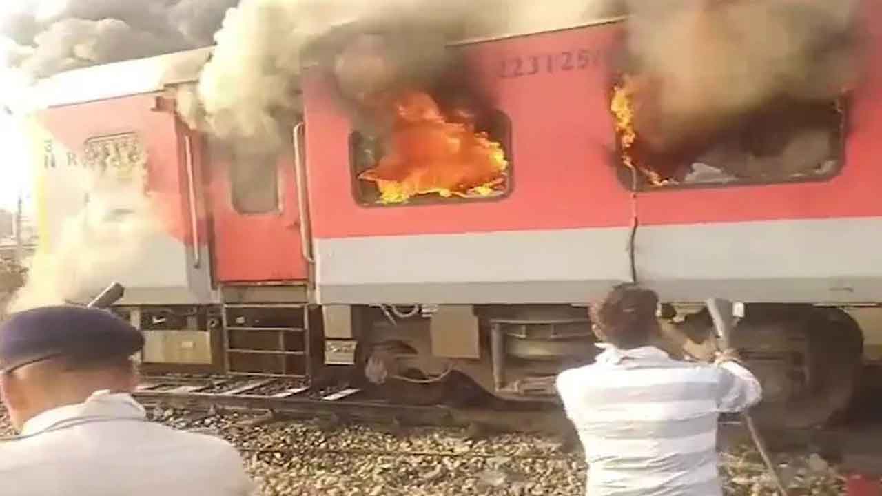 Delhi–Amritsar Garib Rath Train Fire: Check What Railway Ministry Revealed