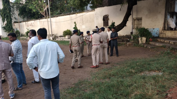 South East Zone DCP Chaitanya Hurt While Stopping Armed Thief in Sultan Nagar