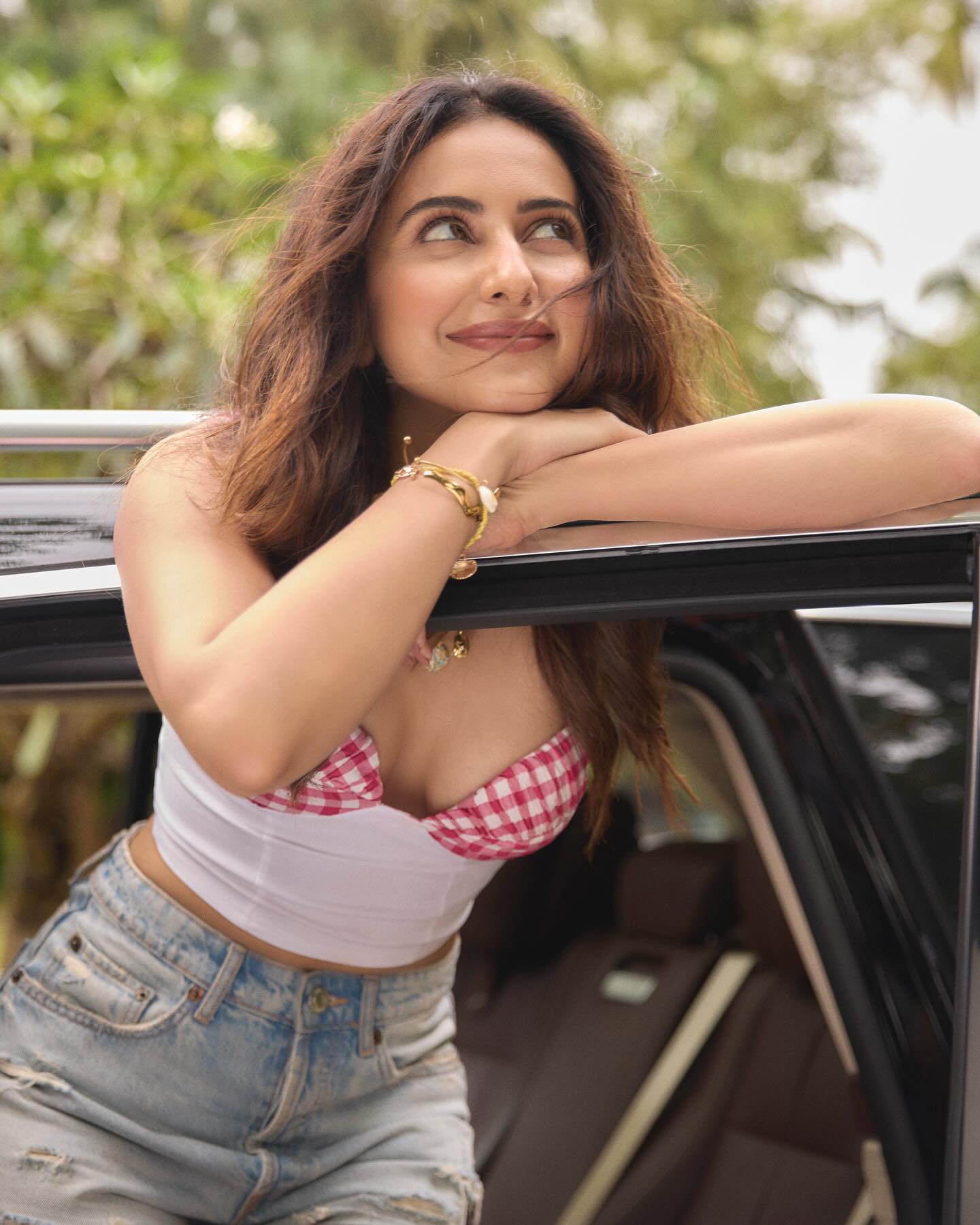 Rakul Preeth Sing HOT Pics Goes Viral After De De Pyar De 2 Trailer
