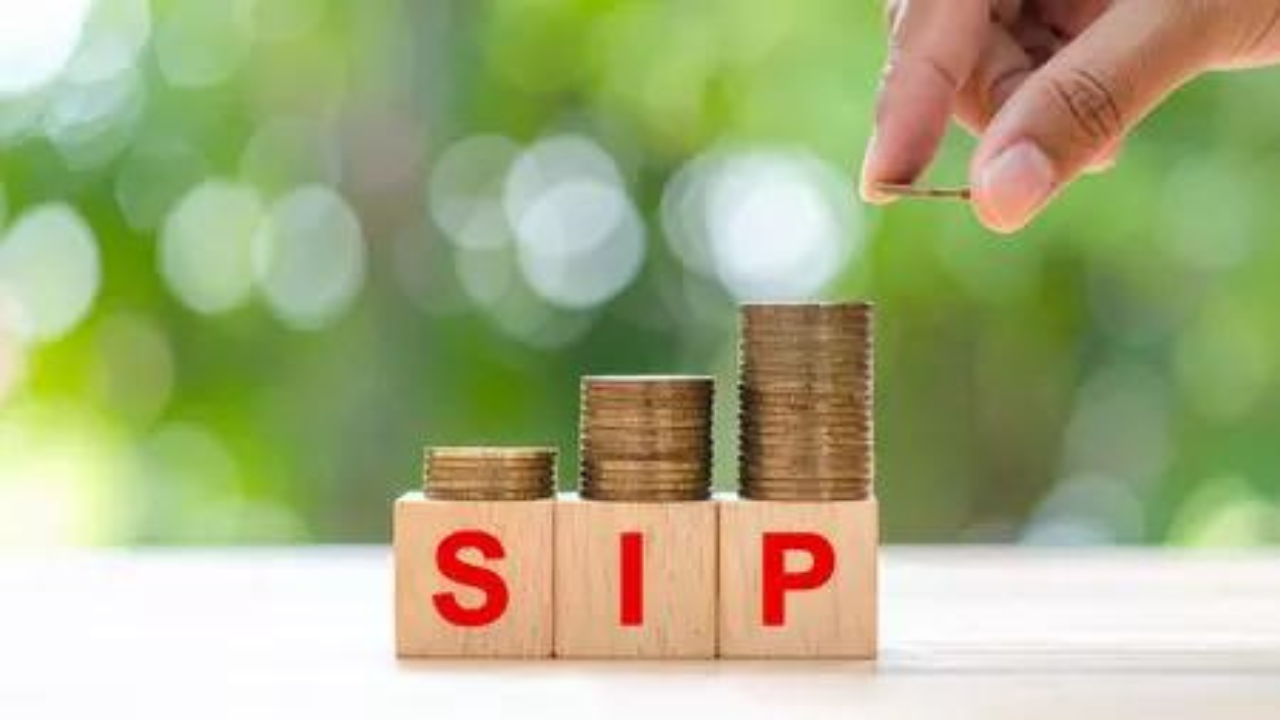 Know How To Build ₹10 Lakh Fund with ₹100 SIP
