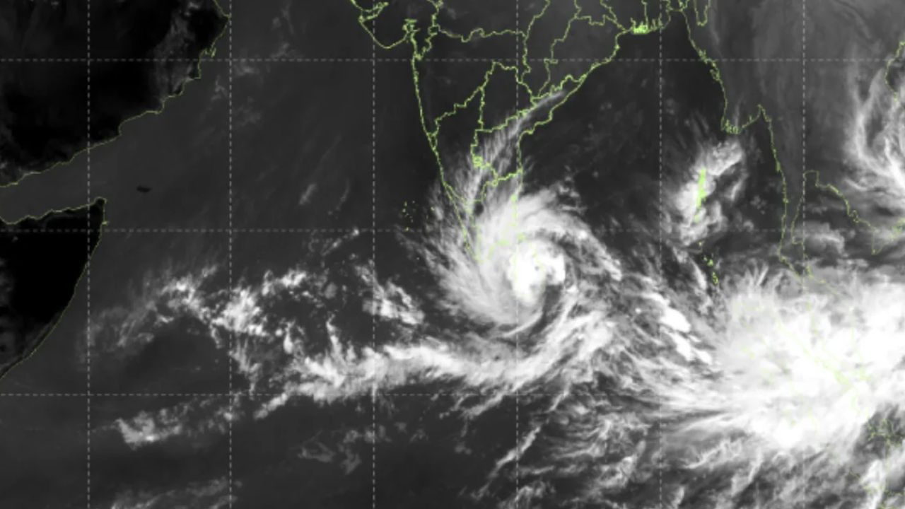 Cyclone Ditwah Update: Impact, Tracking Path, and Safety Alerts