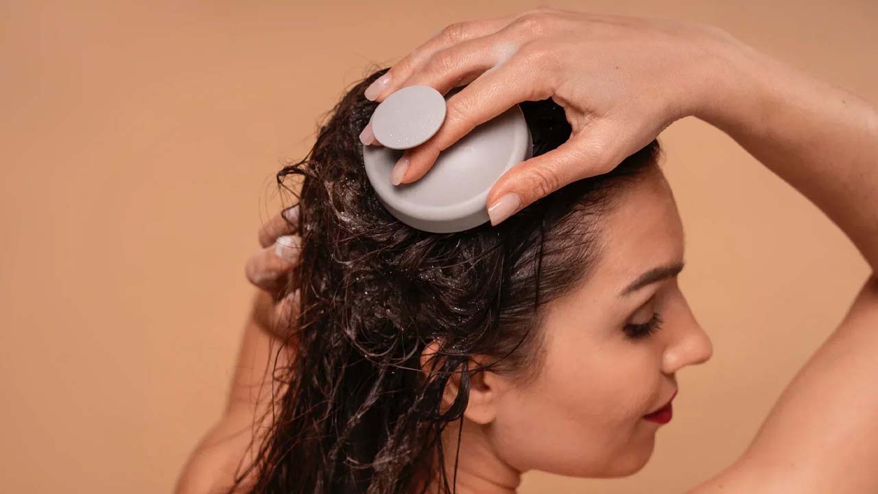 Top 5 Hair Masks You Must Try For Dandruff-Free Hair Everyday