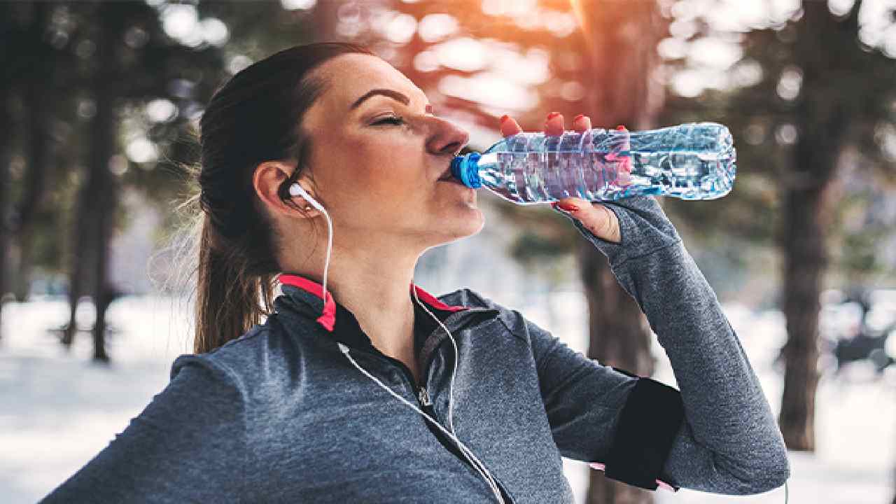 How Much Warm Water Should You Drink in Winter?
