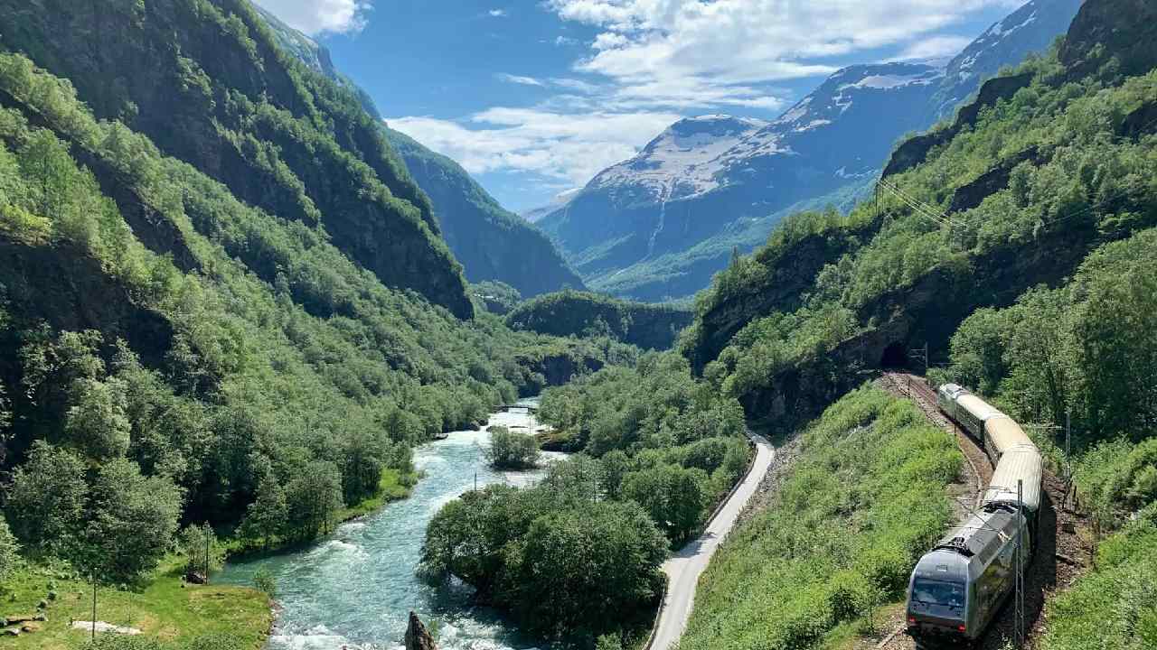 Top 7 Train Journeys That Let You Experience Multiple Climate Zones