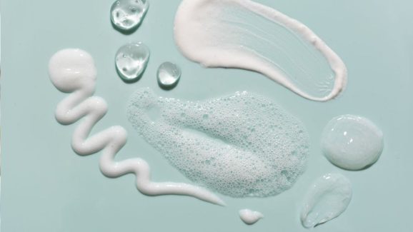 Oil-Based vs Water-Based Skincare: Which Repairs Skin Better?