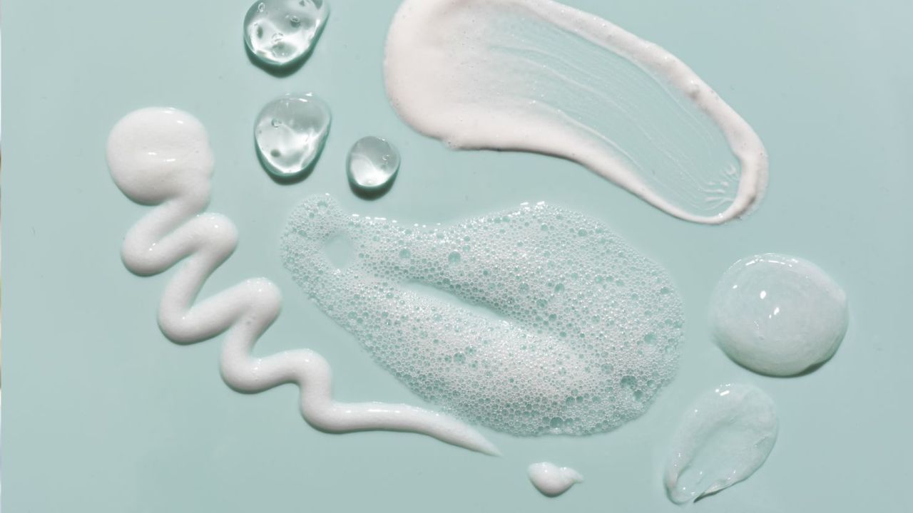 Oil-Based vs Water-Based Skincare: Which Repairs Skin Better?