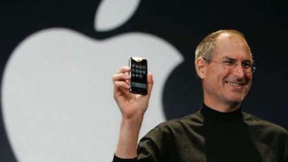 The Hidden Philosophy Behind the ‘i’ in Apple’s iMac and iPhone