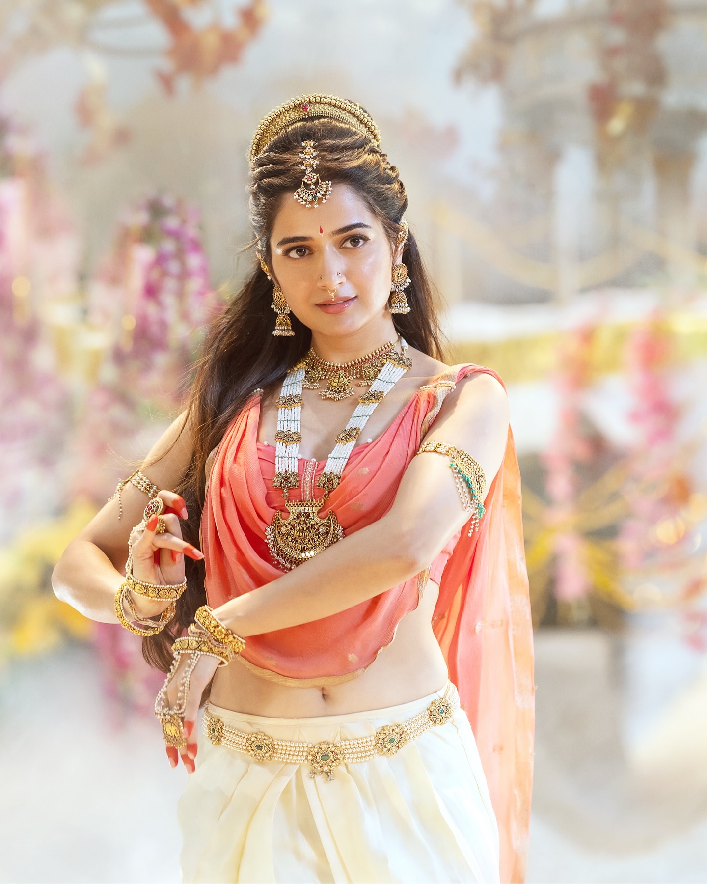 Ashika Ranganath Shares Beautiful BTS Pics From Vatha vaibhava Sets