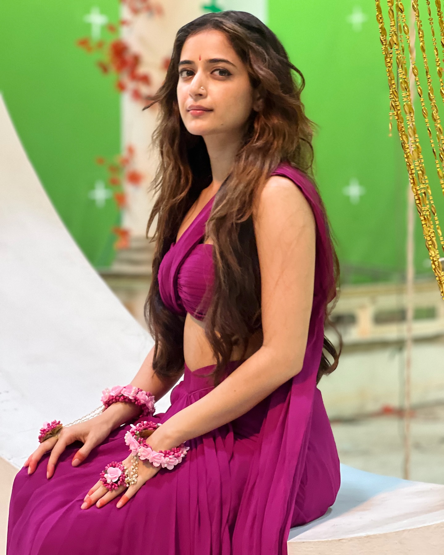 Ashika Ranganath Shares Beautiful BTS Pics From Vatha vaibhava Sets
