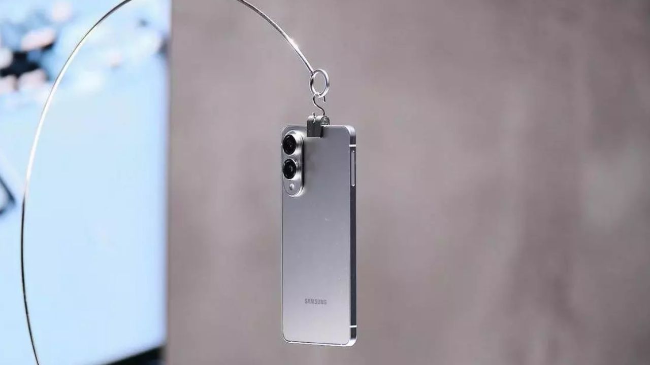 Samsung’s Slimmest Phone Now Rs17,000 Cheaper, Comes with a 200MP Camera