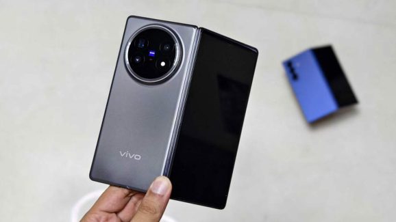 Top 5 Premium Smartphones Above Rs1 Lakh in India